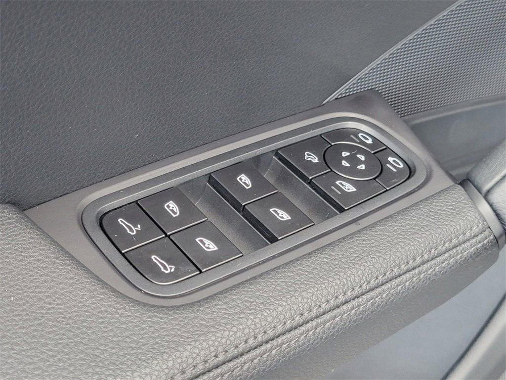 Certified 2025 Porsche Cayenne image 21