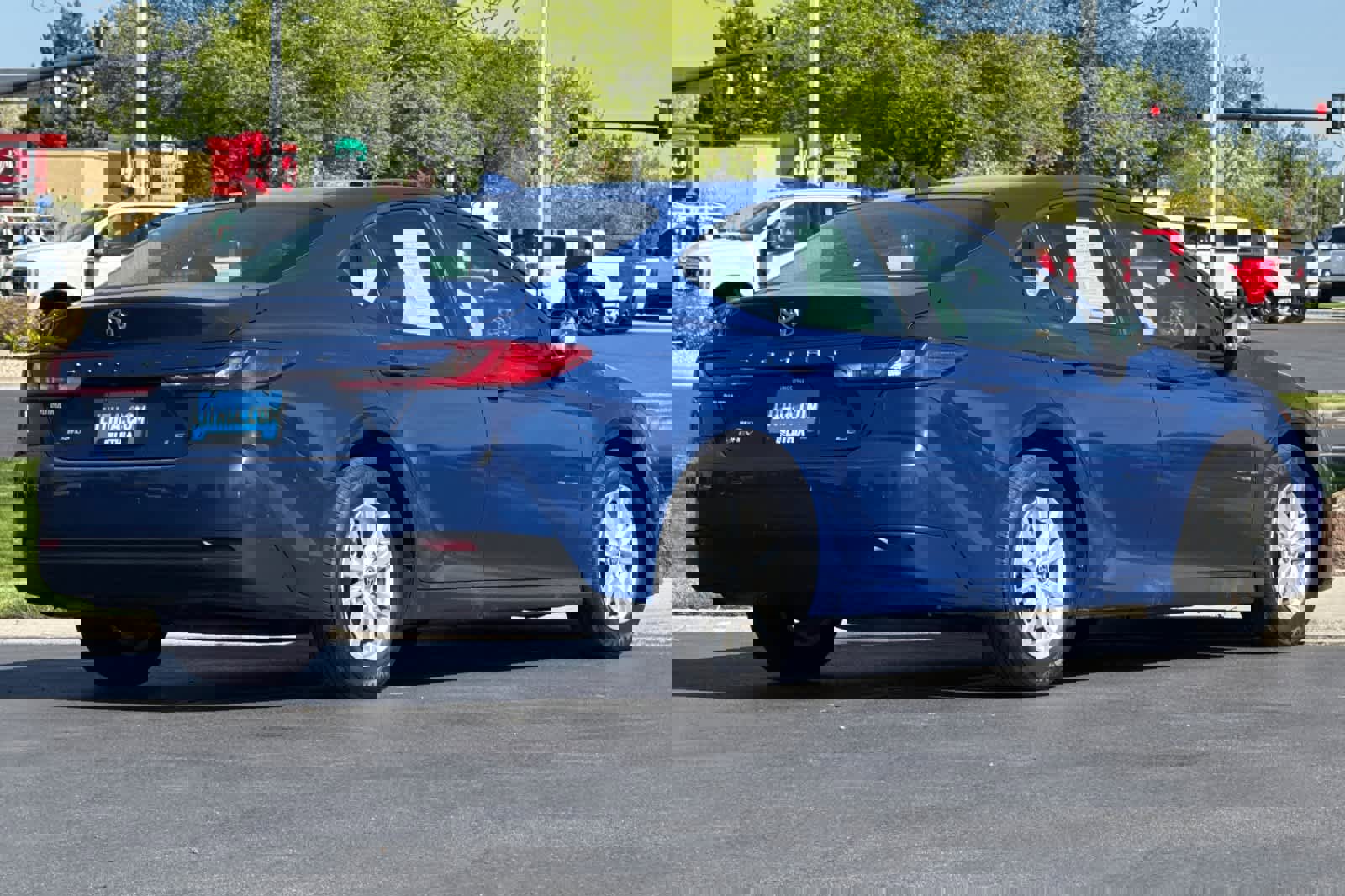 Used 2025 Toyota Camry LE AWD/4WD image 2