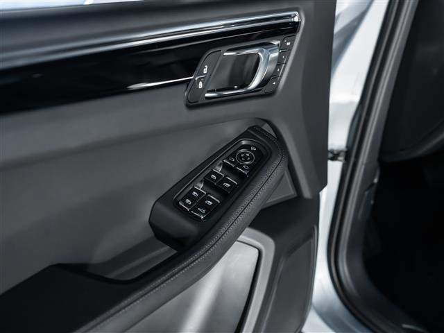 Certified 2026 Porsche Macan AWD/4WD image 23