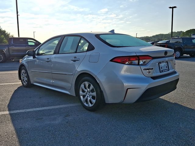 Certified 2025 Toyota Corolla LE FWD image 4