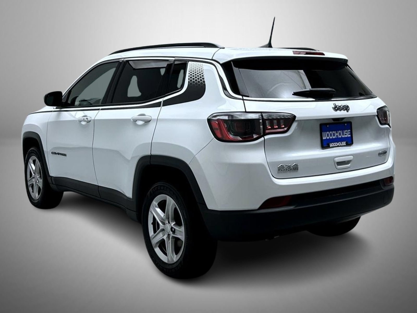 Used 2023 Jeep Compass Latitude w/ Mopar Graphics Package AWD/4WD image 7