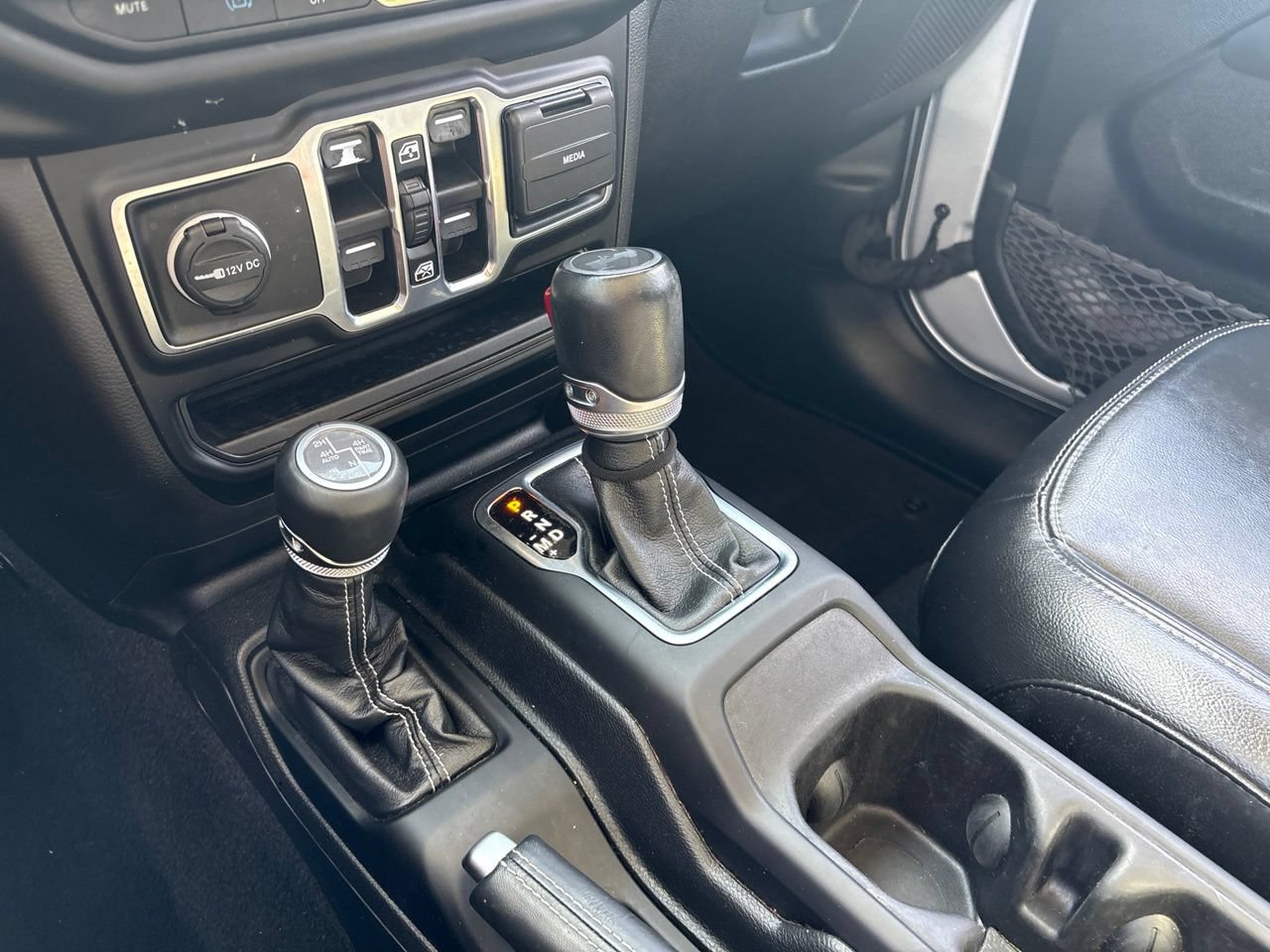 Used 2023 Jeep Wrangler Unlimited Sahara AWD/4WD image 20