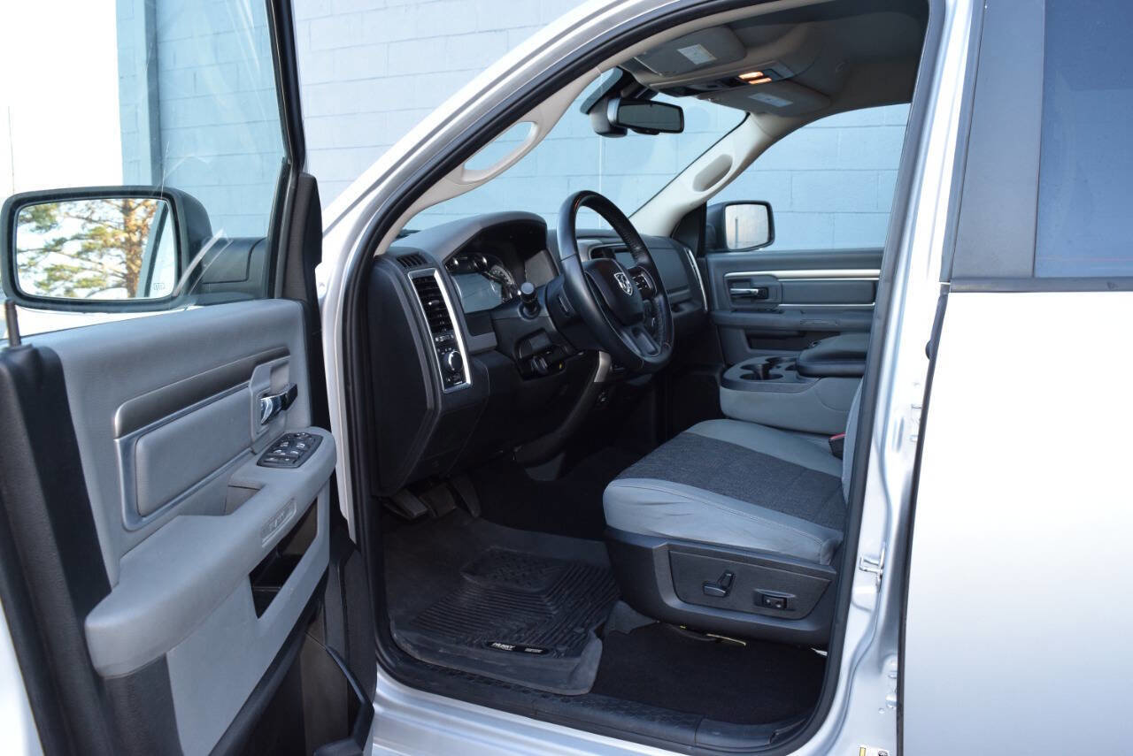 Used 2019 RAM 1500 Classic SLT w/ Luxury Group image 2