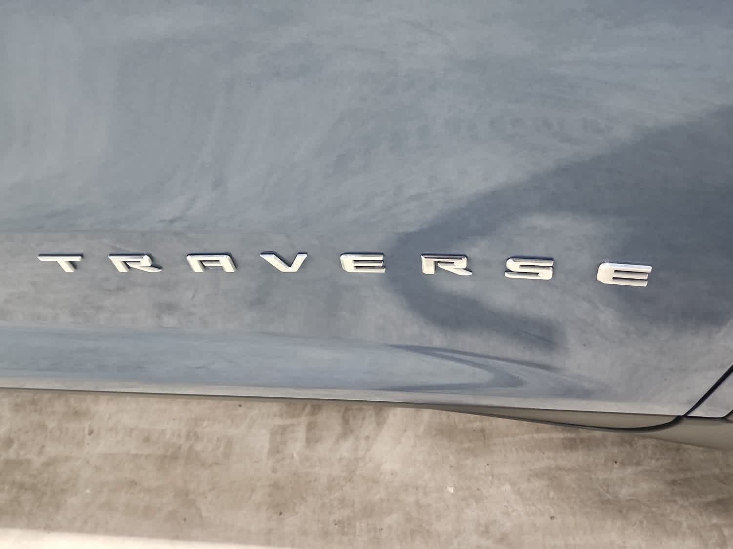 Used 2025 Chevrolet Traverse LT FWD image 17