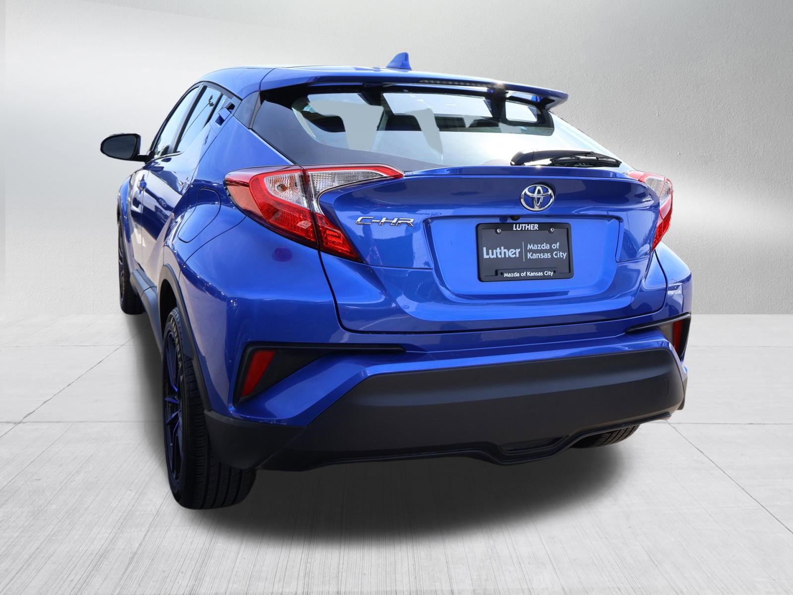Used 2021 Toyota C-HR XLE image 5