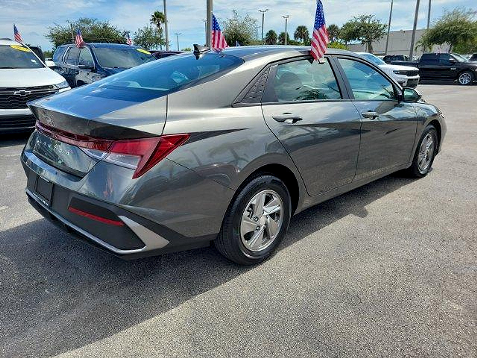 Used 2026 Hyundai Elantra SE FWD image 7
