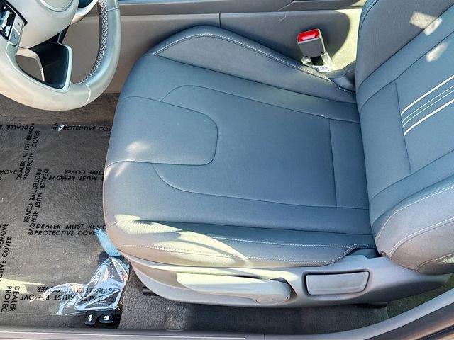 Used 2025 Hyundai Elantra SEL w/ Cargo Package FWD image 19