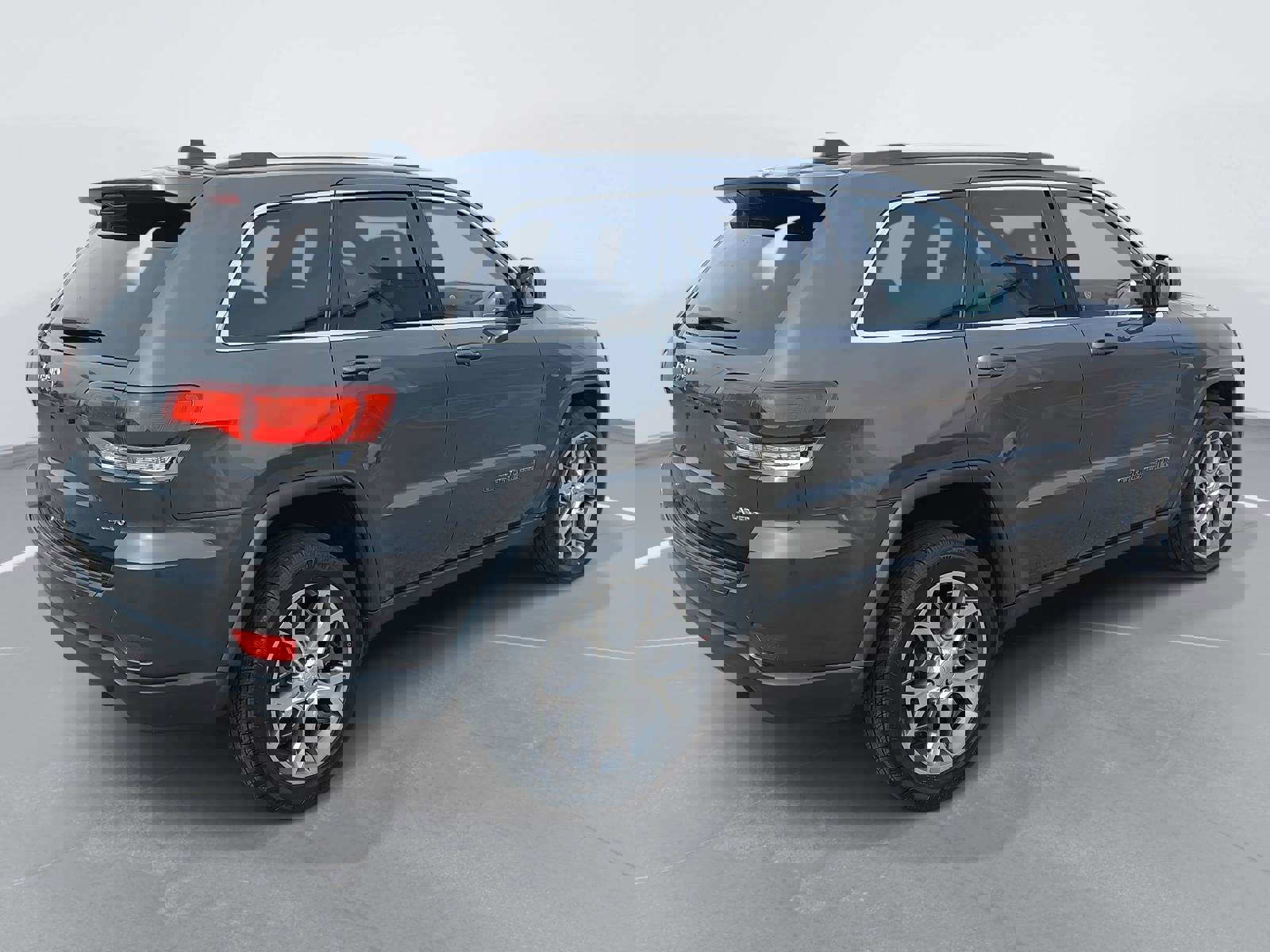Used 2021 Jeep Grand Cherokee Laredo image 5