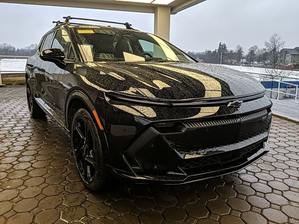 Used 2024 Chevrolet Equinox EV RS image 3