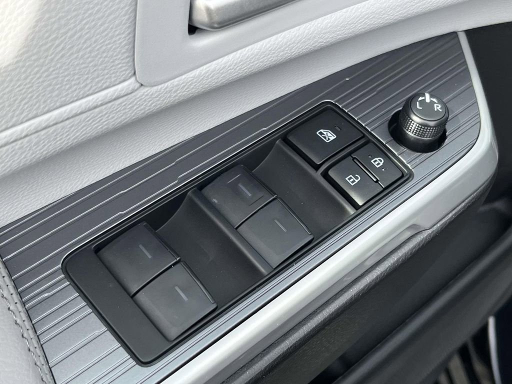 New 2026 Toyota Sienna XLE image 12