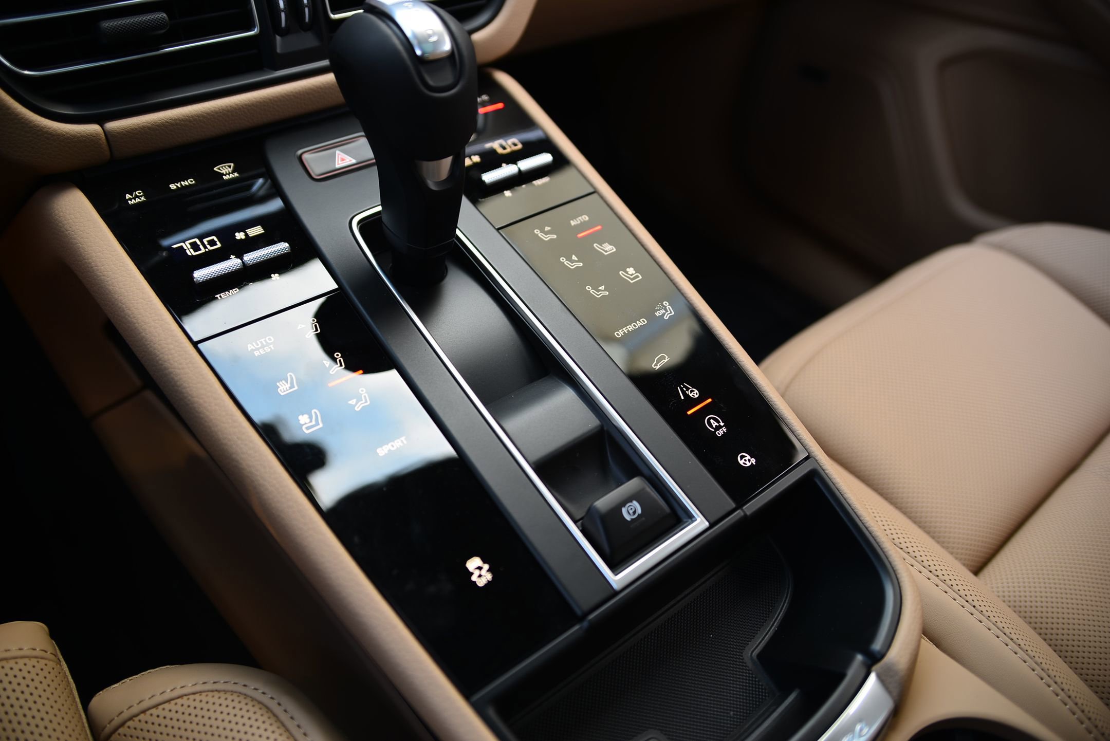 Certified 2026 Porsche Macan image 17