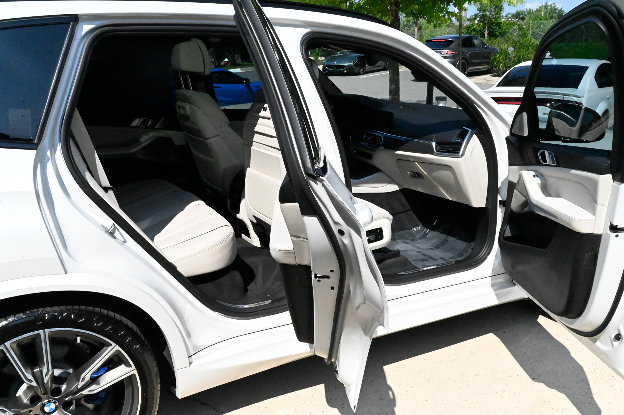 Used 2022 BMW X5 M50i w/ Executive Package AWD/4WD image 55