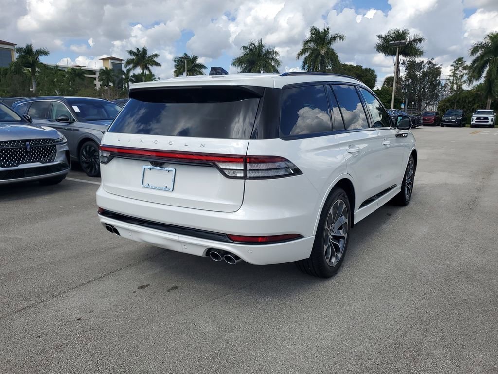 New 2026 Lincoln Aviator 2WD w/ Jet Appearance Package image 4