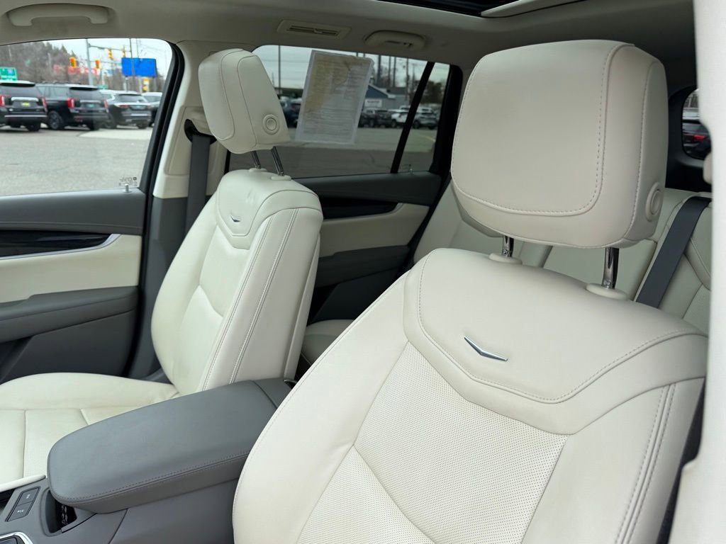 Certified 2023 Cadillac XT6 Premium Luxury image 3