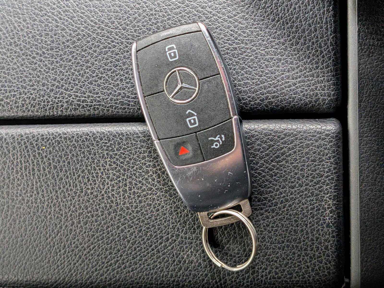 Used 2023 Mercedes-Benz EQB 300 4MATIC image 40