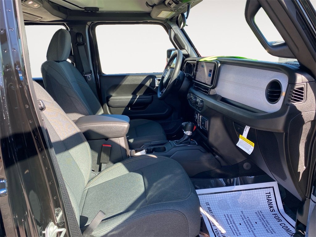 Used 2025 Jeep Wrangler Sport image 15