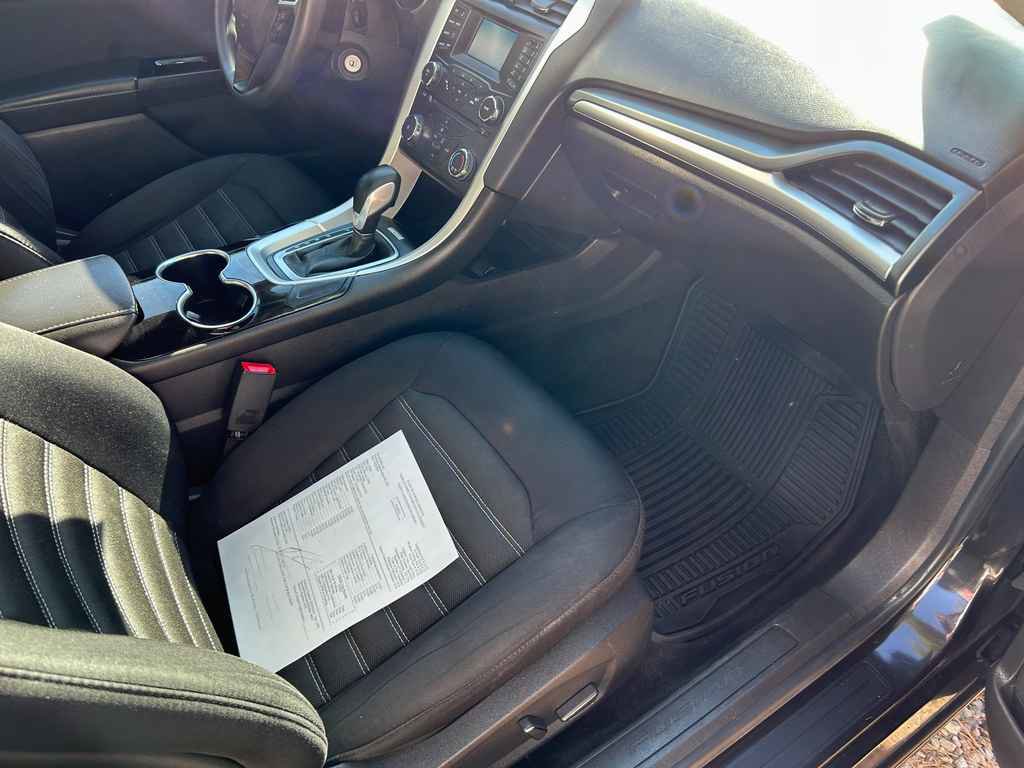 Used 2015 Ford Fusion SE image 15