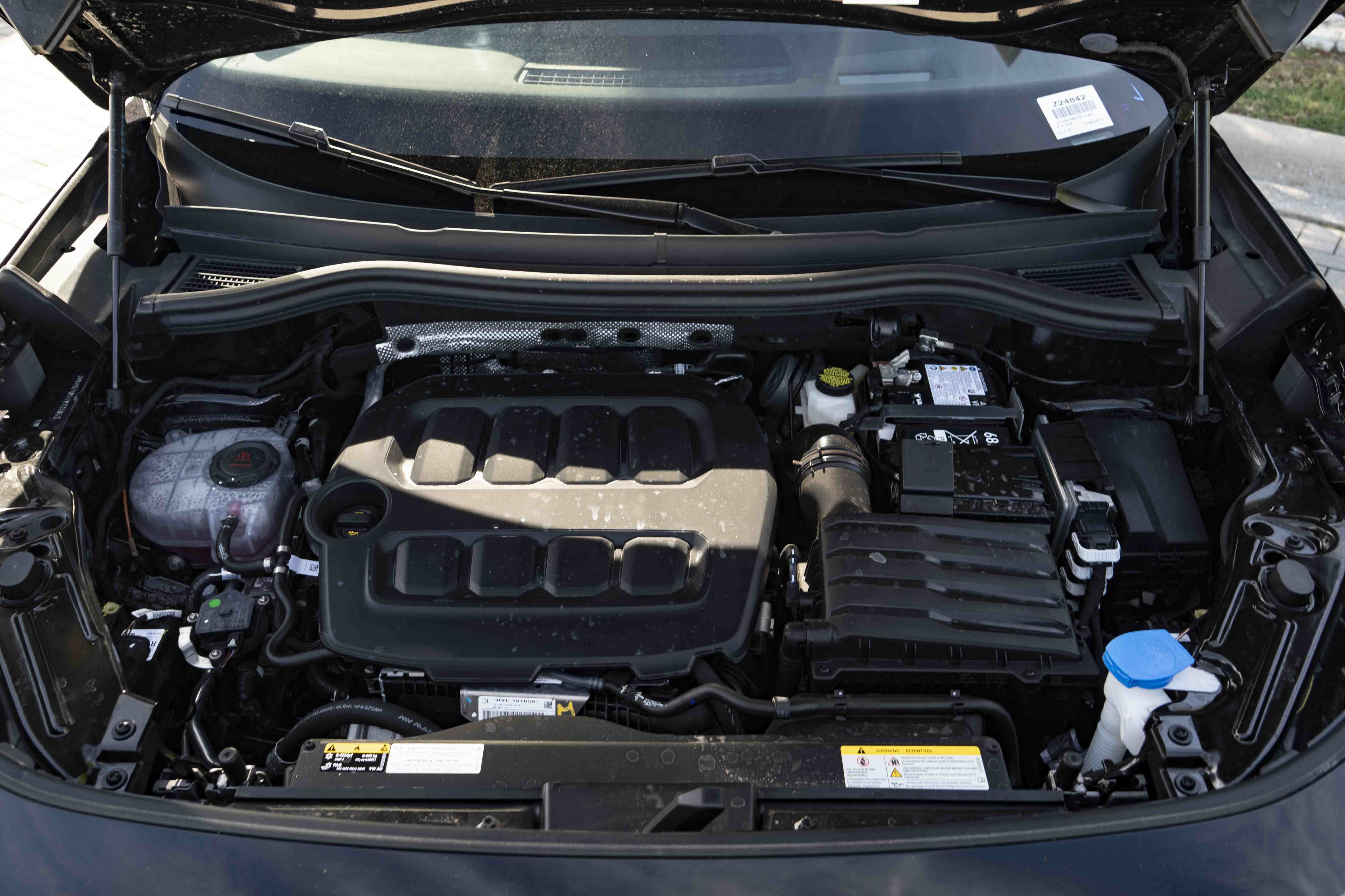 Certified 2026 Volkswagen Tiguan SE R-Line FWD image 39