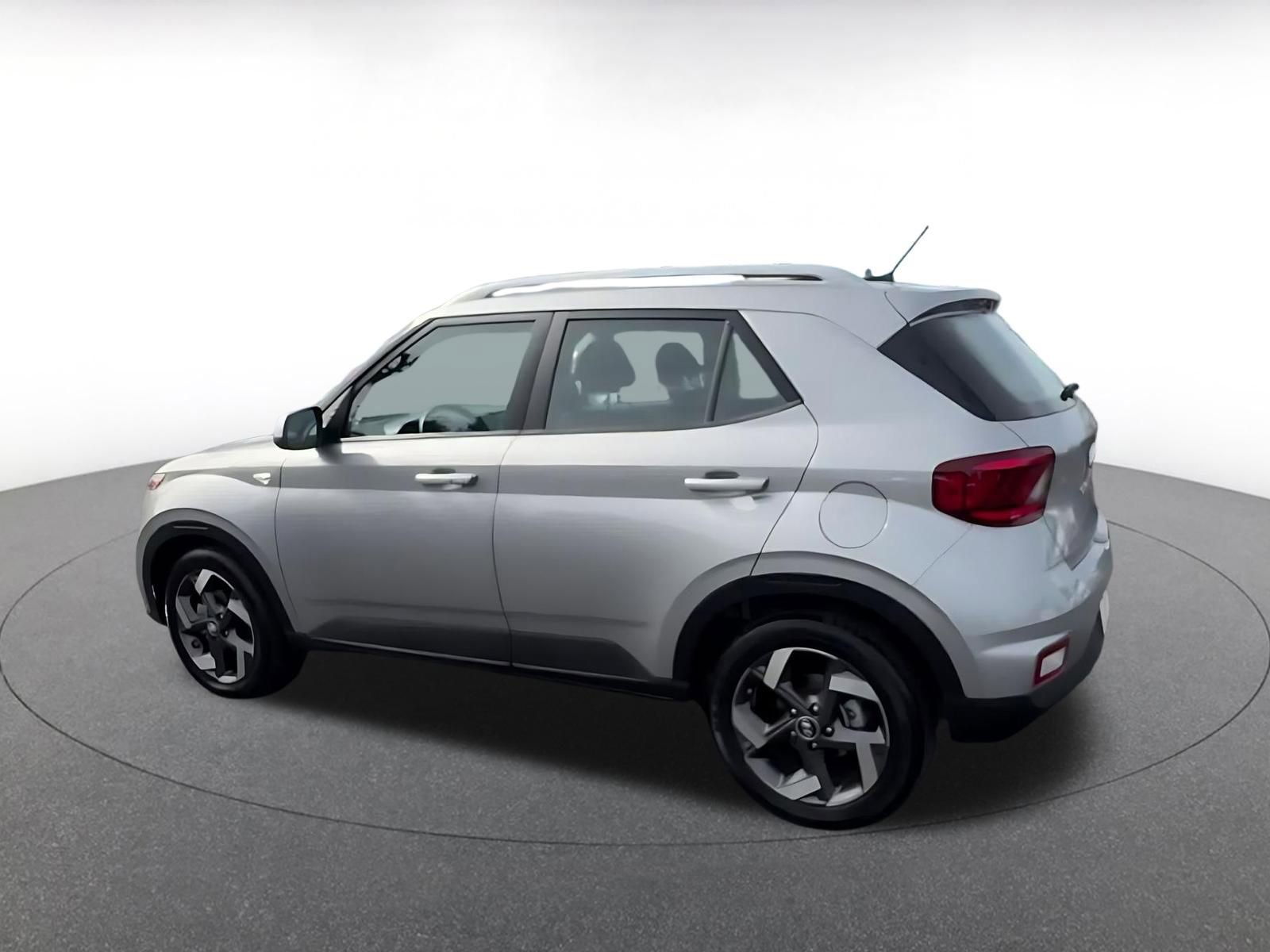 Used 2025 Hyundai Venue SEL image 10