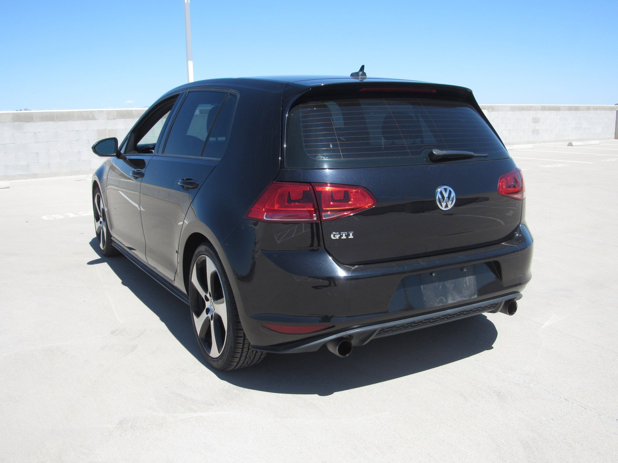 Used 2016 Volkswagen GTI SE image 6