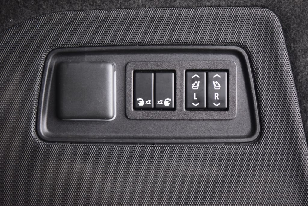 Used 2023 Cadillac Escalade ESV Sport Platinum w/ Heavy-Duty Trailer Package AWD/4WD image 26