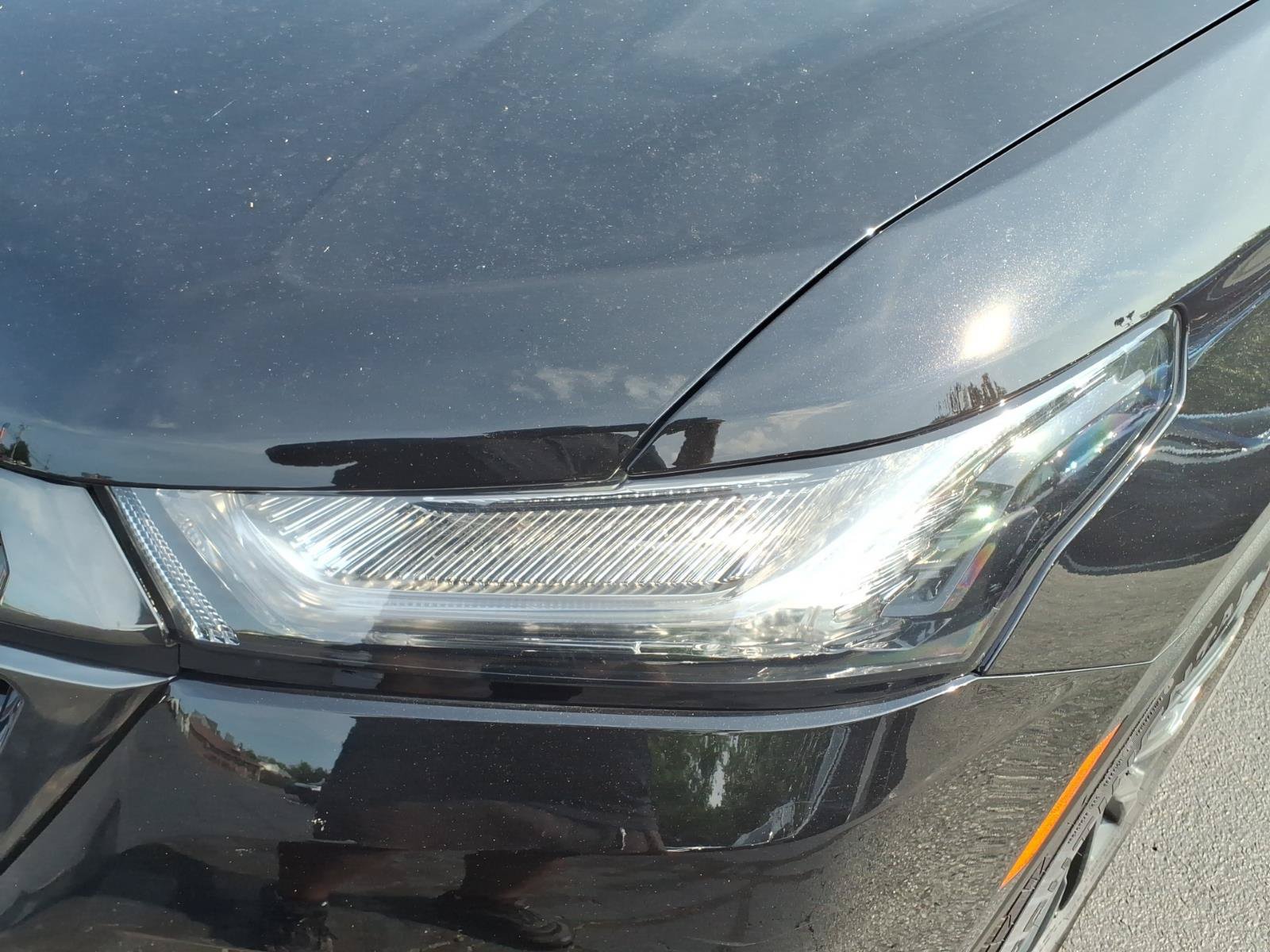 Used 2023 Chevrolet Traverse RS AWD/4WD image 11