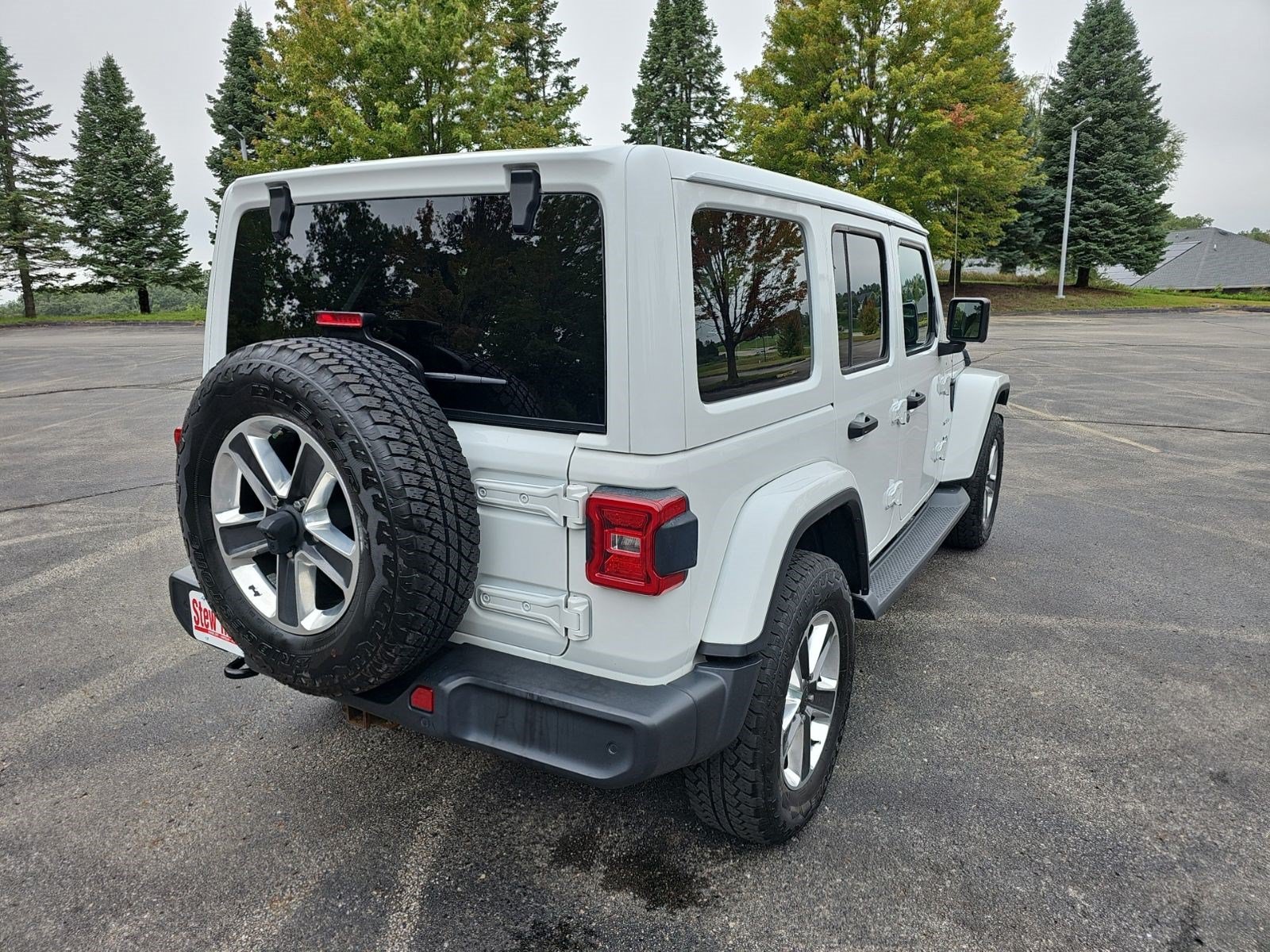 Used 2019 Jeep Wrangler Unlimited Sahara AWD/4WD image 6