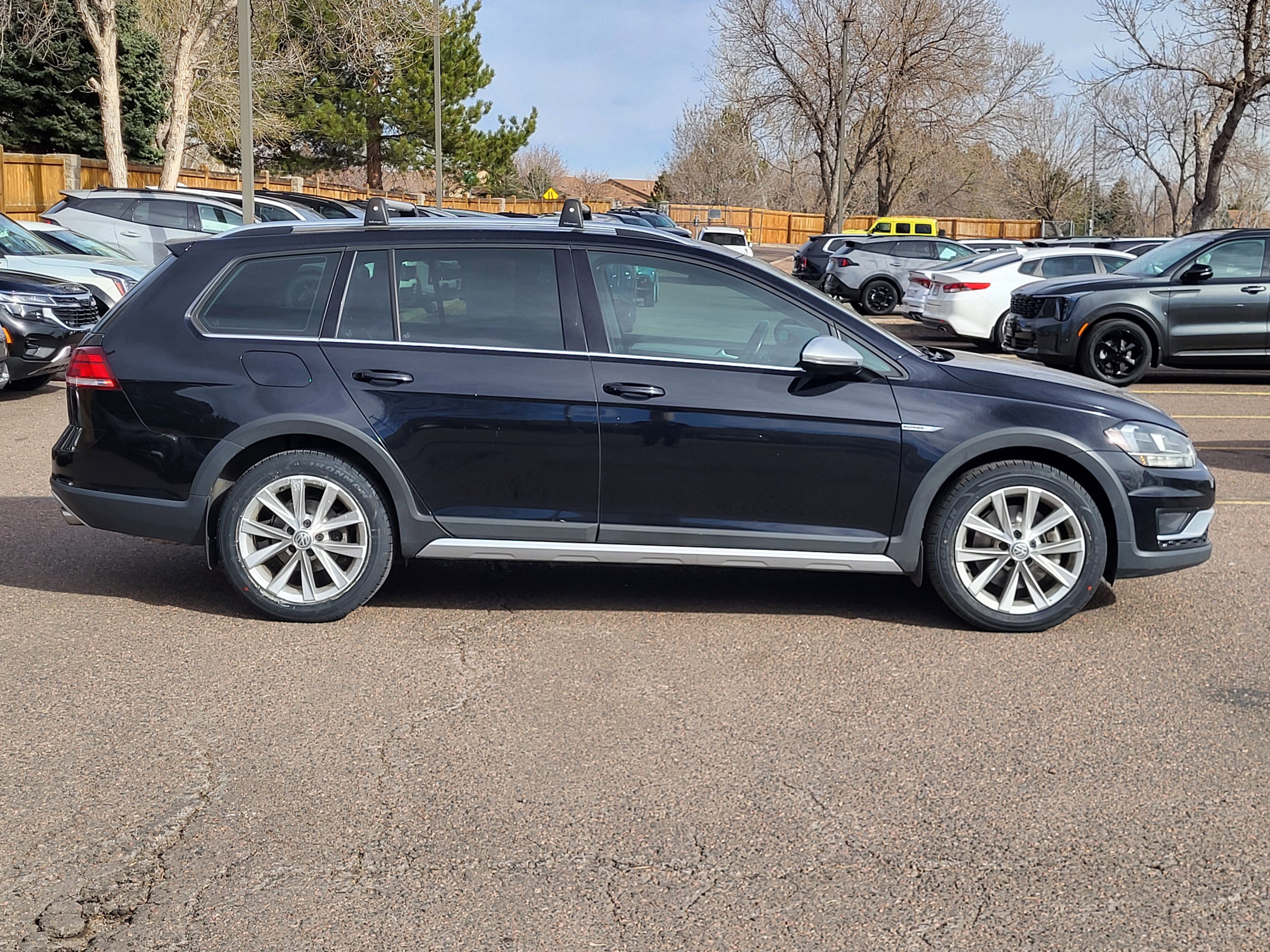Used 2018 Volkswagen Golf Alltrack S image 2