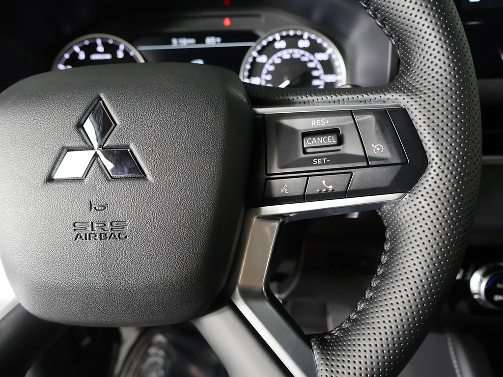 New 2026 Mitsubishi Outlander LE AWD/4WD image 39