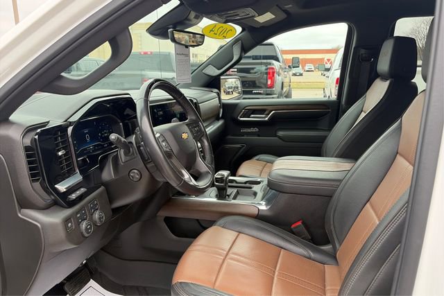 Used 2024 Chevrolet Silverado 1500 High Country w/ Technology Package image 9