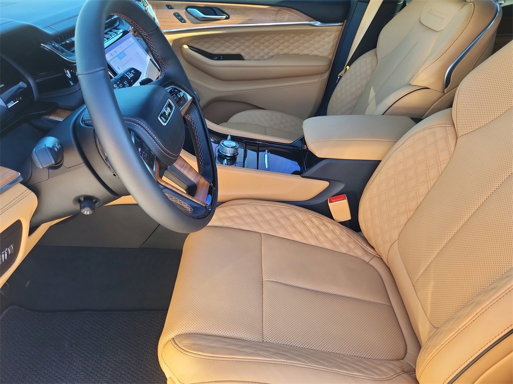 New 2025 Jeep Grand Cherokee Summit image 10