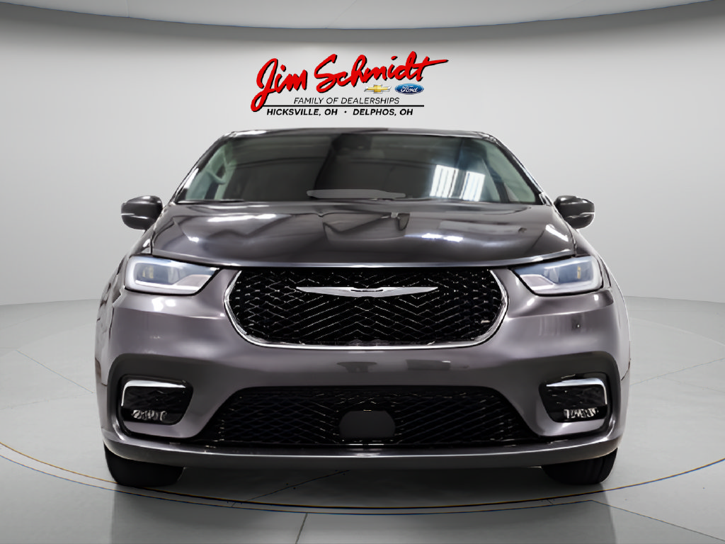 Used 2023 Chrysler Pacifica Touring-L FWD image 2