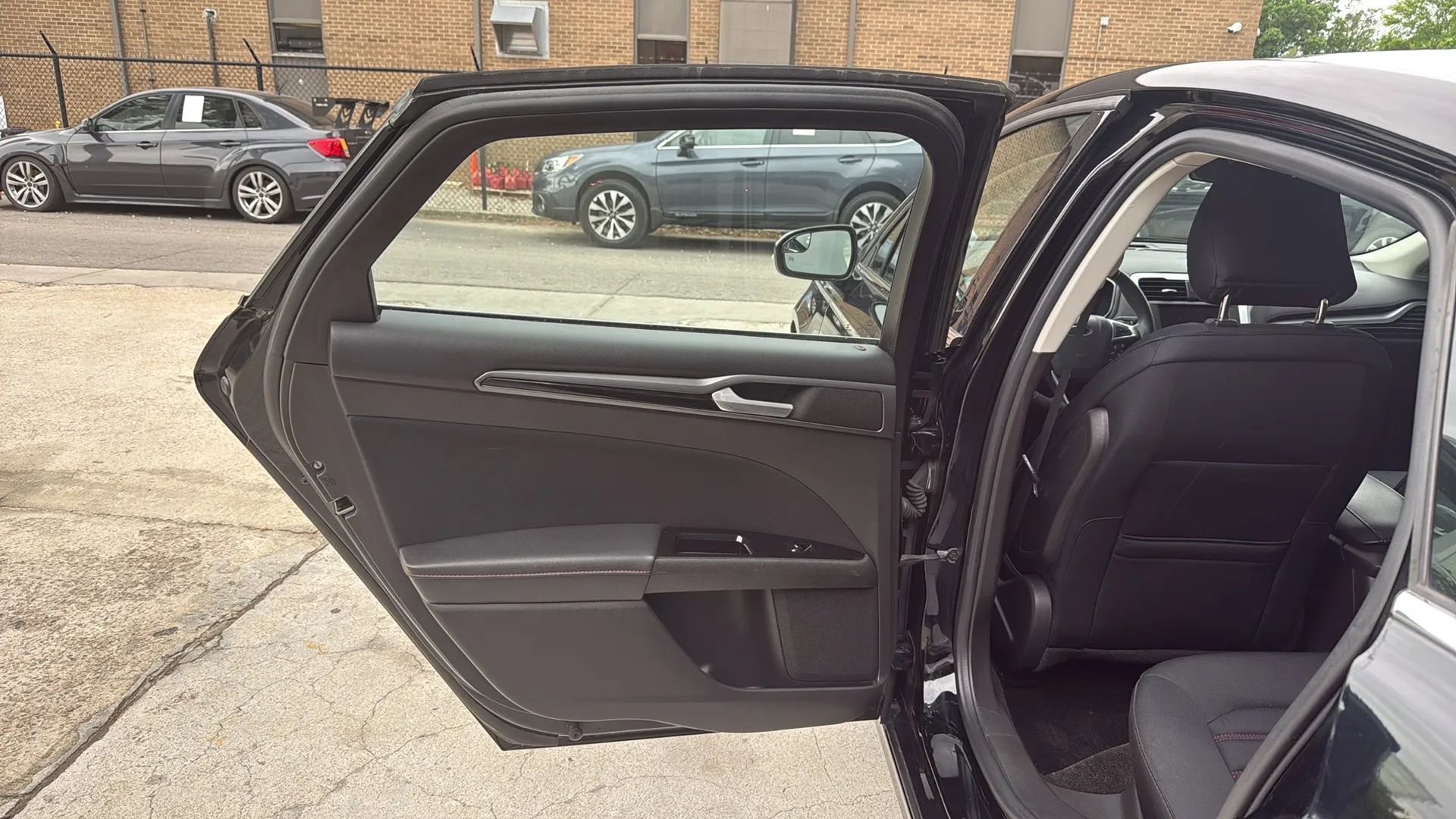 Used 2016 Ford Fusion SE FWD image 17