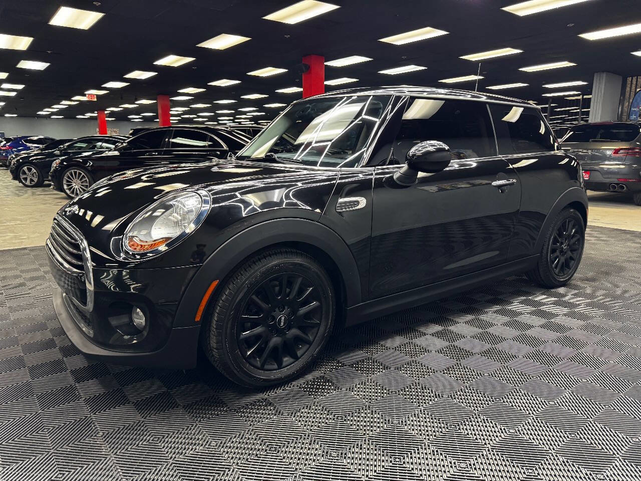 Used 2018 MINI Cooper 2-Door Hardtop w/ Signature Line Package image 7