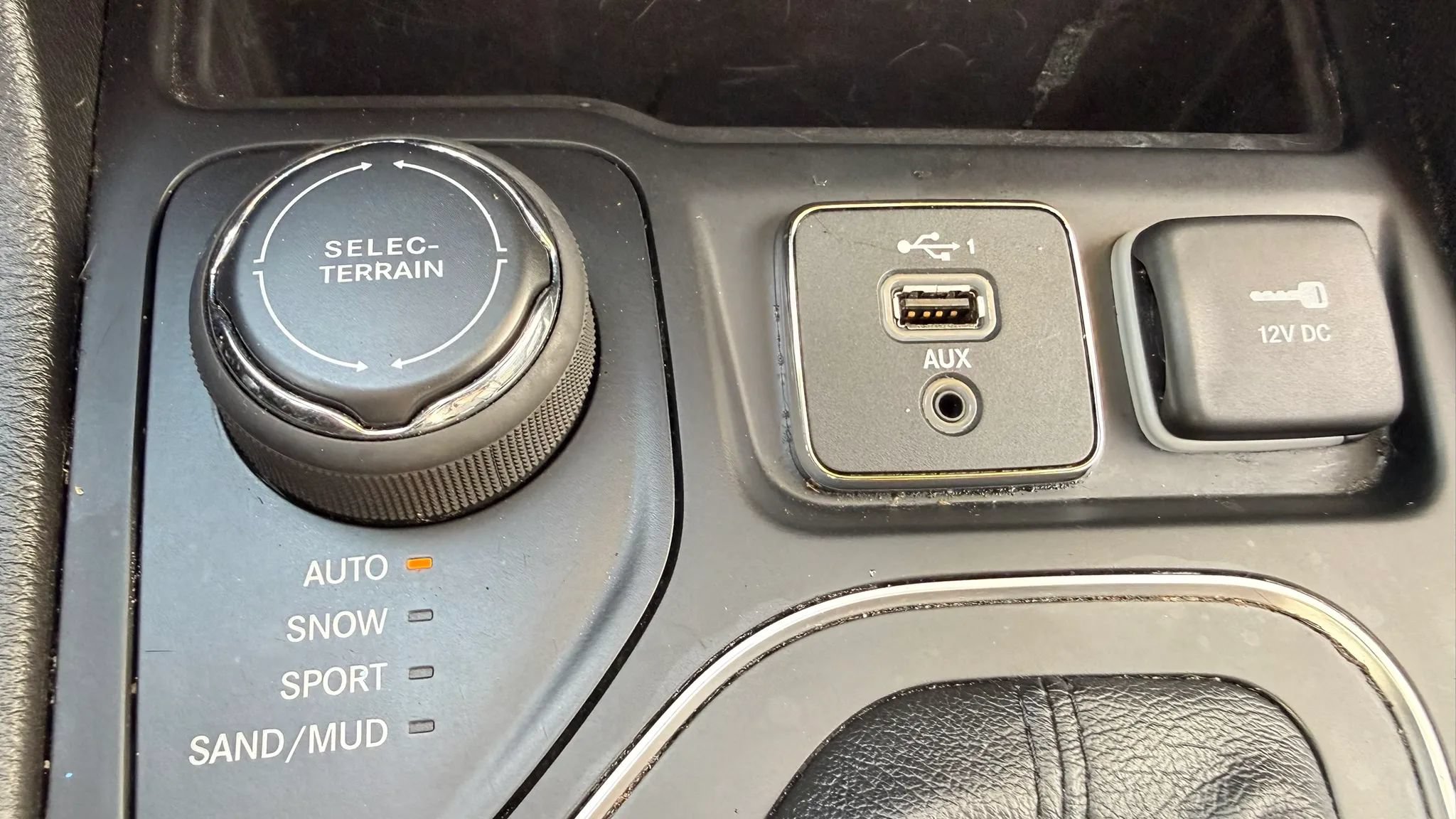 Used 2020 Jeep Cherokee High Altitude AWD/4WD image 25