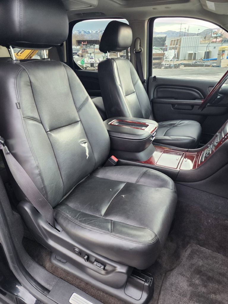 Used 2013 Cadillac Escalade Luxury image 6