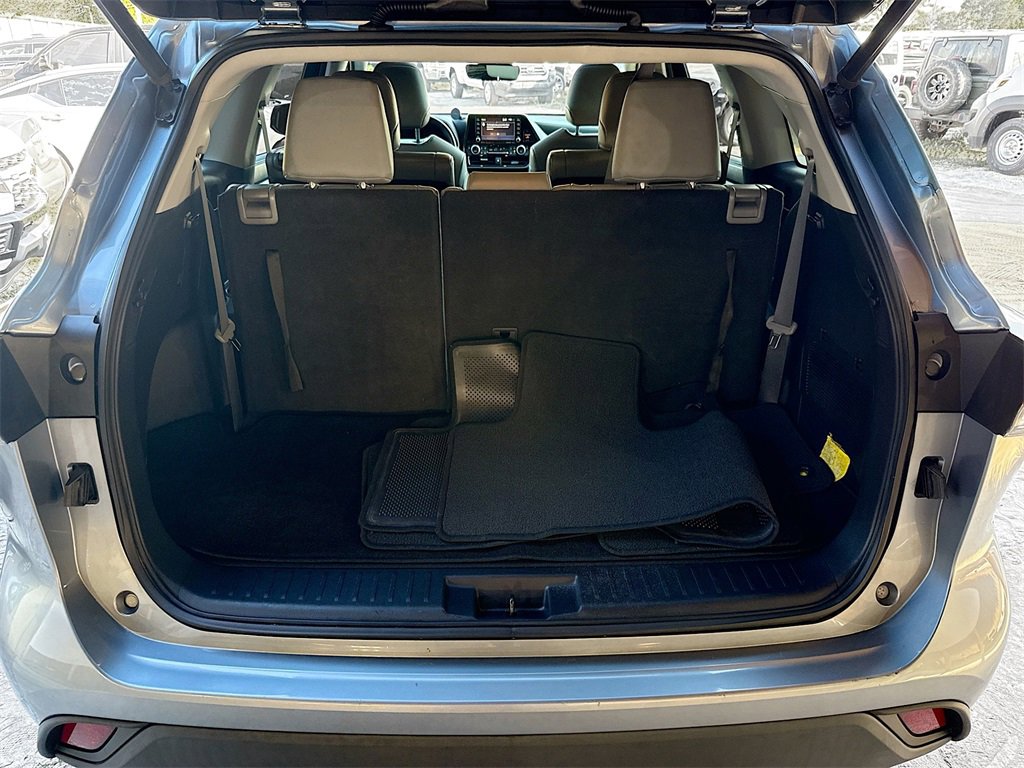 Used 2020 Toyota Highlander XLE image 30