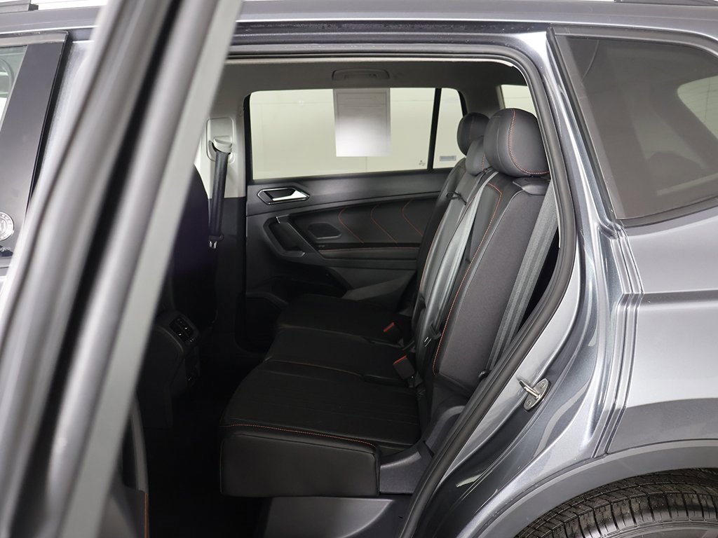 Used 2024 Volkswagen Tiguan SE image 30