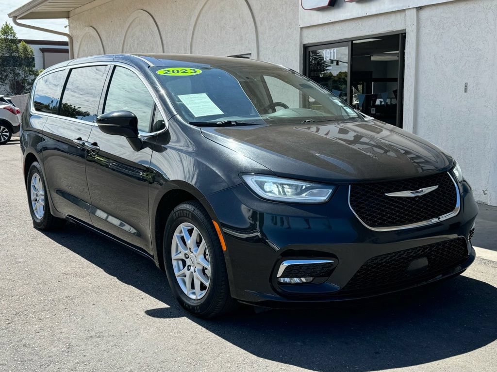 Used 2023 Chrysler Pacifica Touring-L