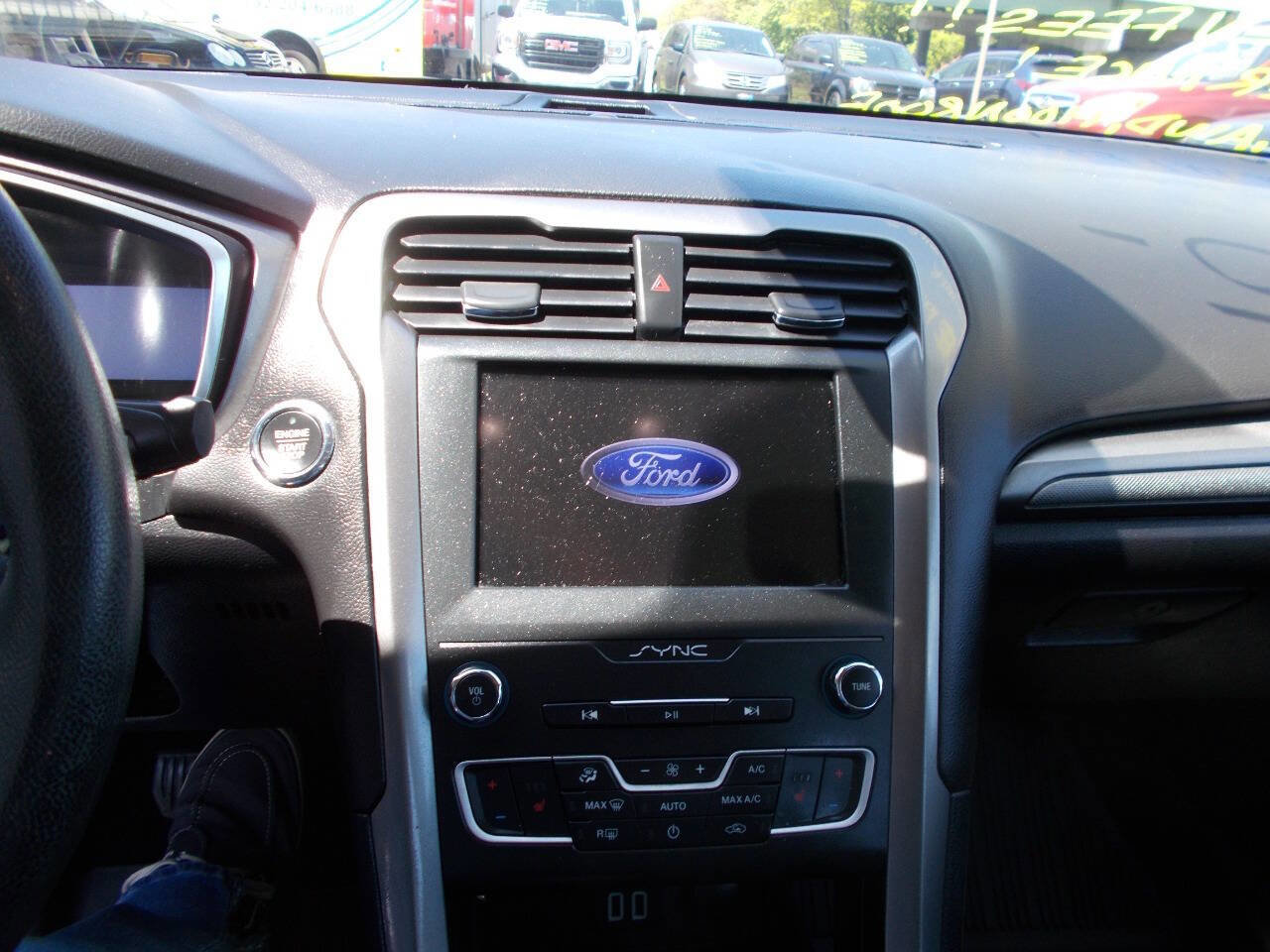 Used 2019 Ford Fusion SE AWD/4WD image 12