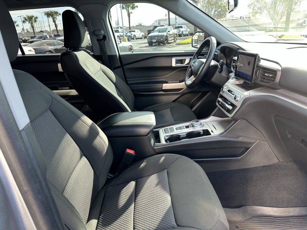 Used 2023 Ford Explorer XLT image 23