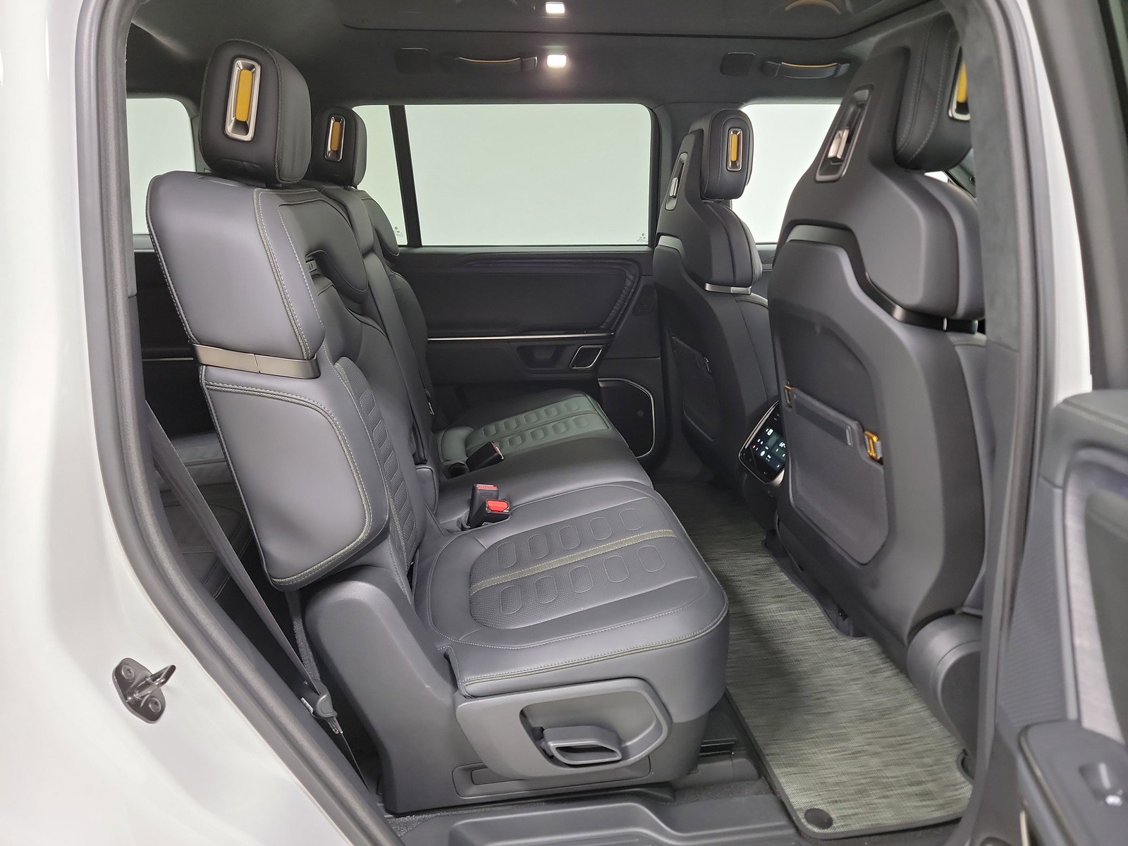 Used 2024 Rivian R1S Adventure image 23