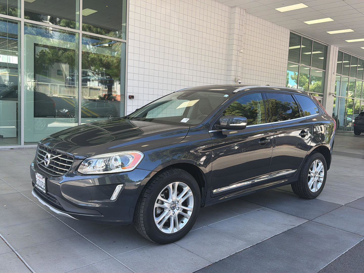 Used 2016 Volvo XC60 T5 Premier w/ Proximity Package AWD/4WD image 2