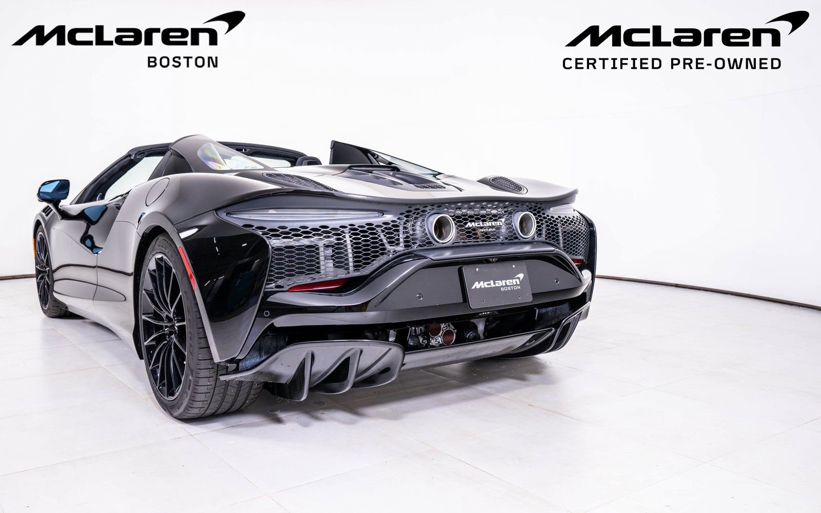 Used 2025 McLaren Artura Spider image 12