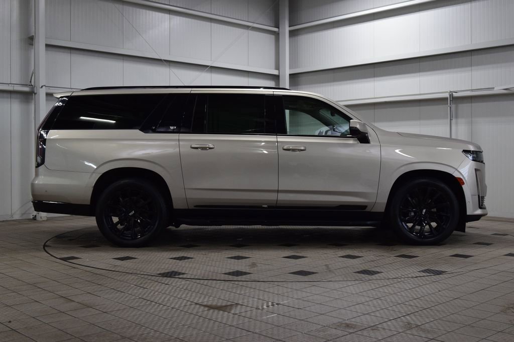 Used 2024 Cadillac Escalade ESV Sport Platinum w/ LPO, ONYX Package AWD/4WD image 9