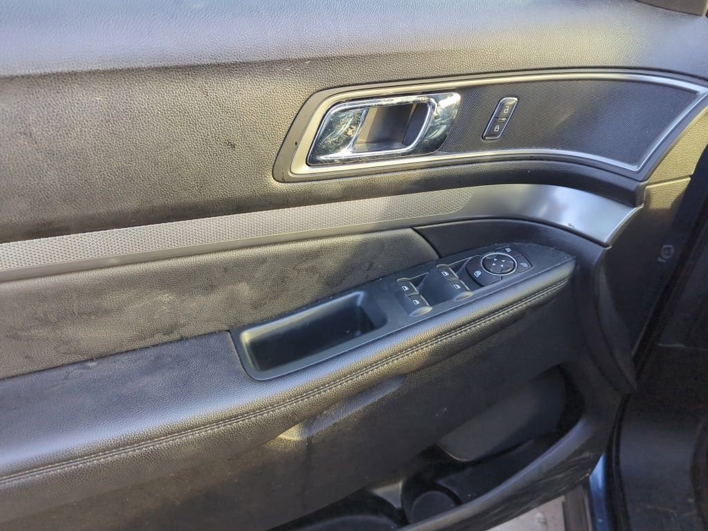 Used 2018 Ford Explorer XLT w/ Equipment Group 202A image 8