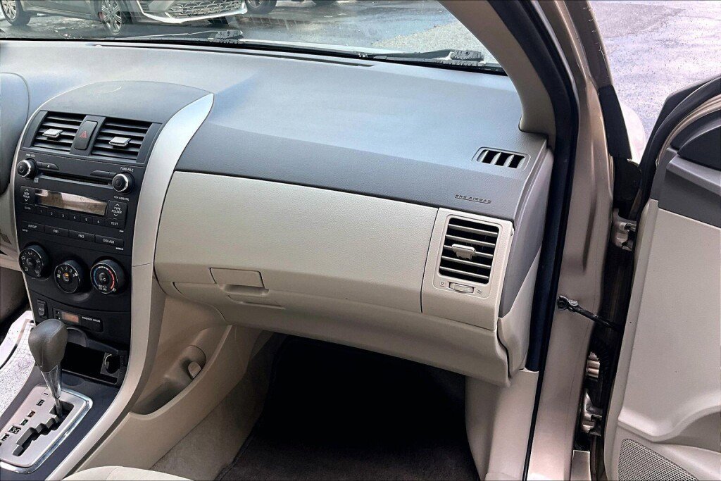 Used 2010 Toyota Corolla LE image 10