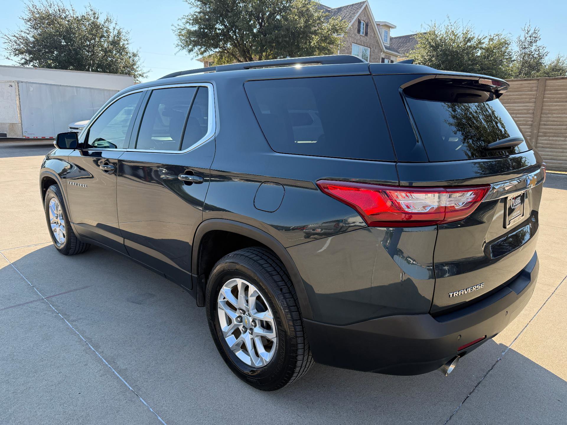 Used 2020 Chevrolet Traverse LT image 5