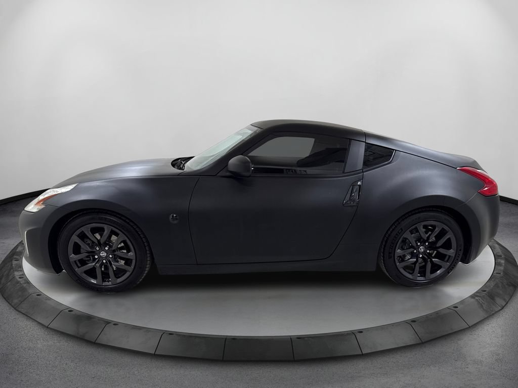 Used 2016 Nissan 370Z Coupe RWD image 9