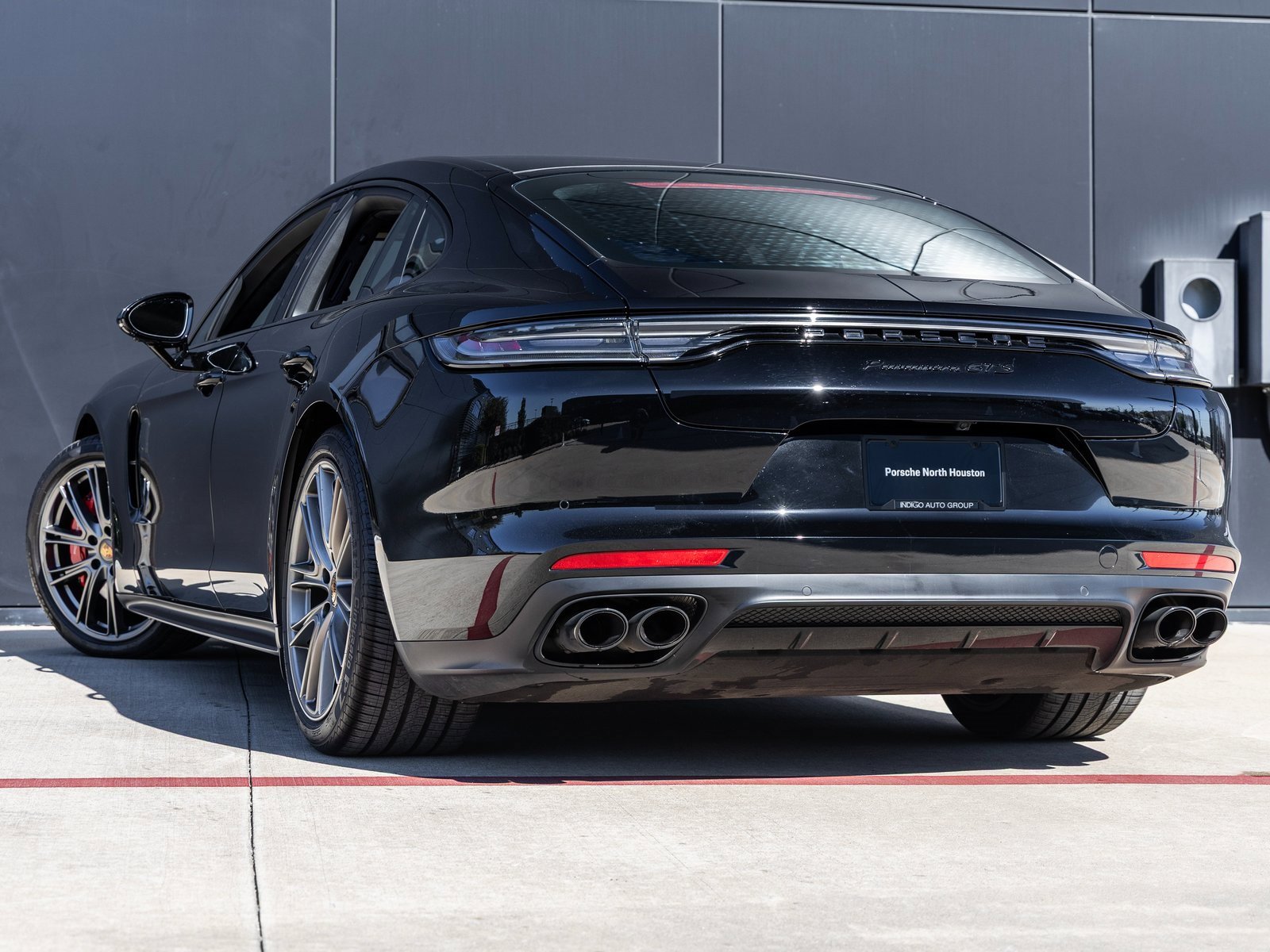 Used 2023 Porsche Panamera GTS image 3